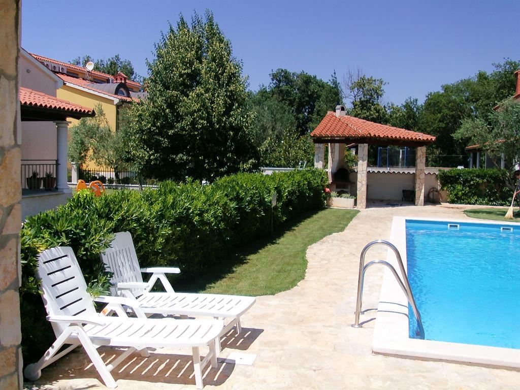 Oliva Holiday Apartment Banjole Exterior photo
